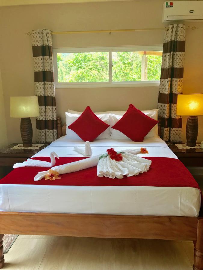 Mountain Lodge Anse Volbert Village 외부 사진